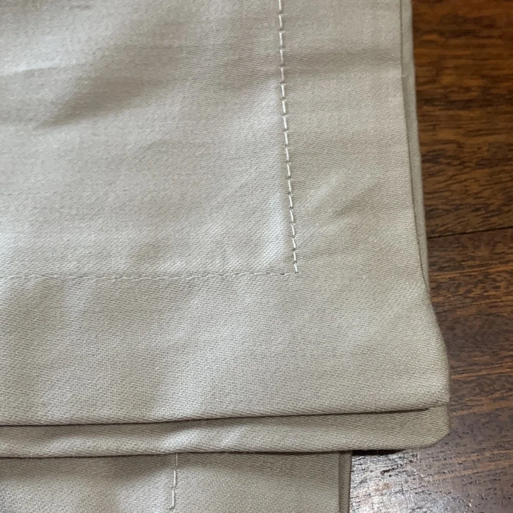 Crate & Barrel cloth napkins. Set of 4 in Dove. 20 x 20 inches